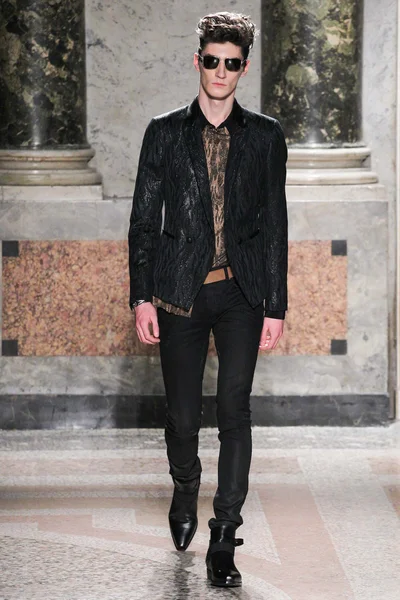 Look 12